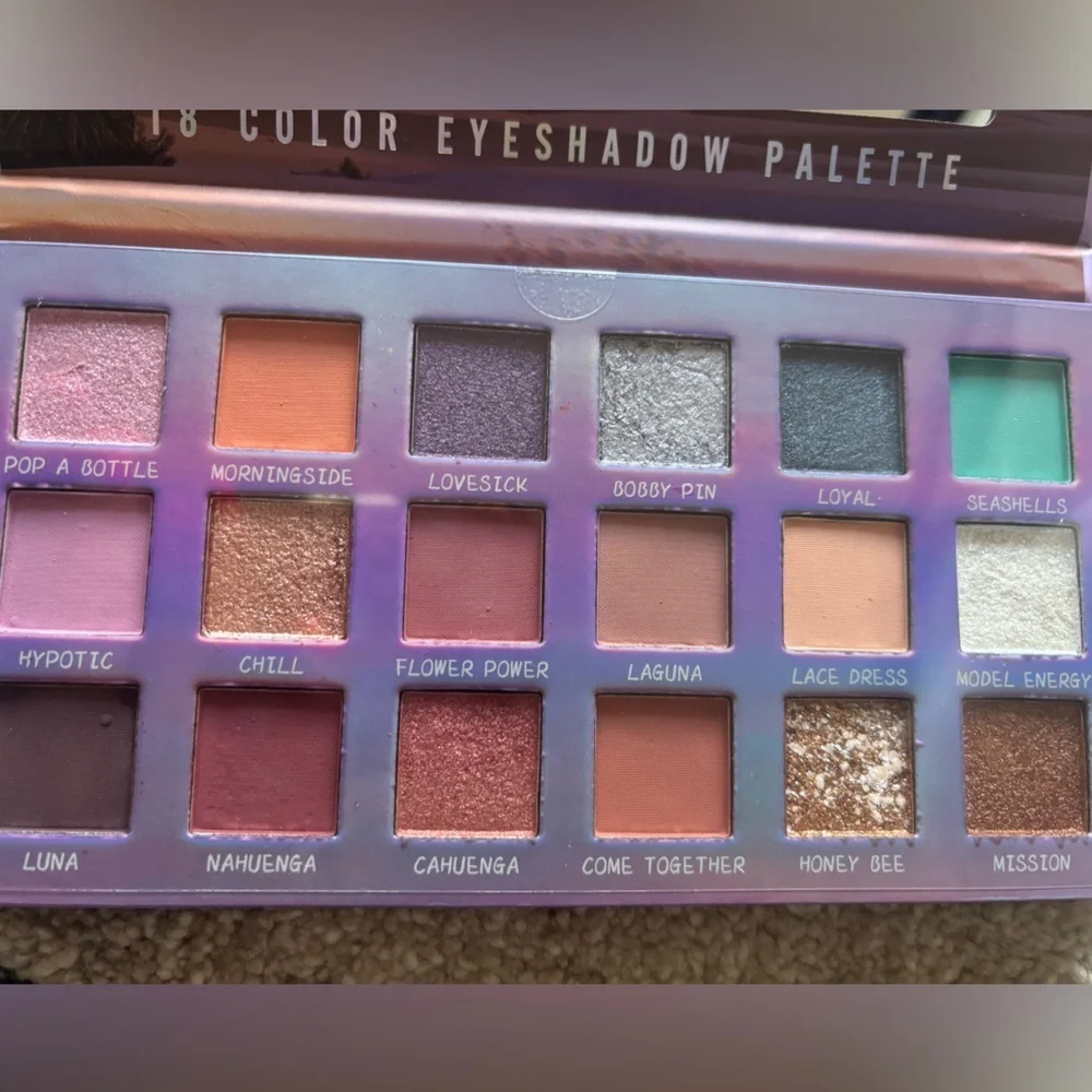She Makeup Nebula Eyeshadow Palette